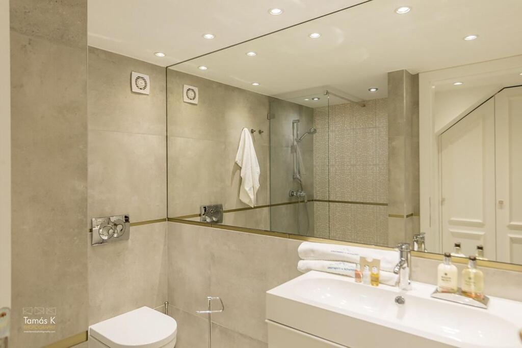 Apartamento Bpr The Golden Astoria With Balcony And A/C Budapest Exterior foto