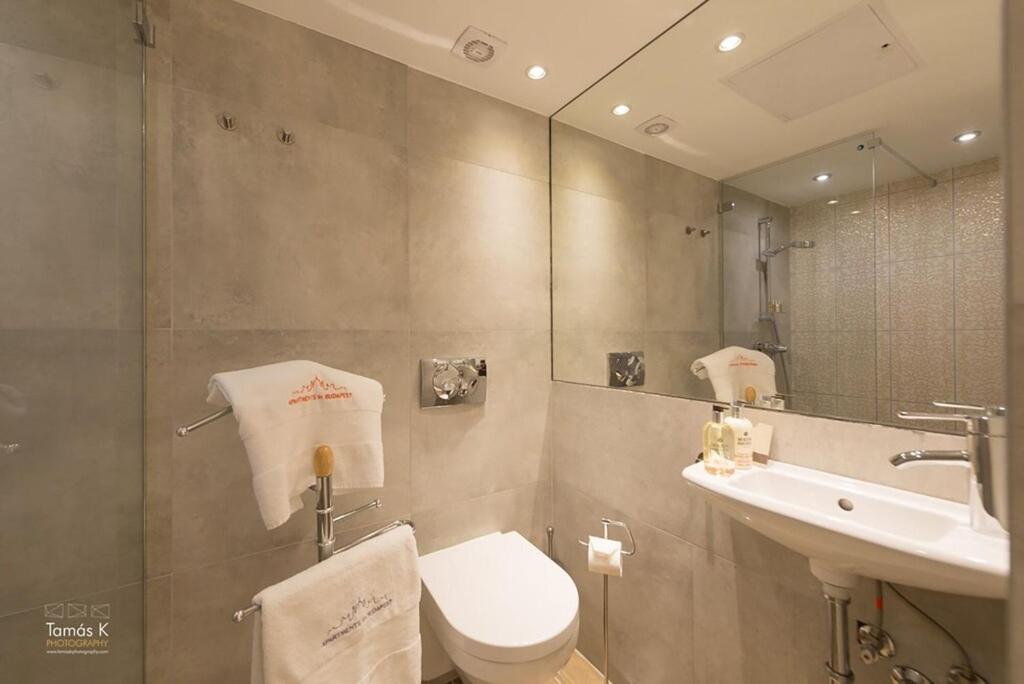 Apartamento Bpr The Golden Astoria With Balcony And A/C Budapest Exterior foto